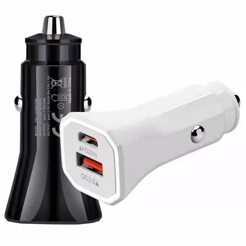 شاحن موبايل سريع مخرجين USB و Type-C على الولاعة