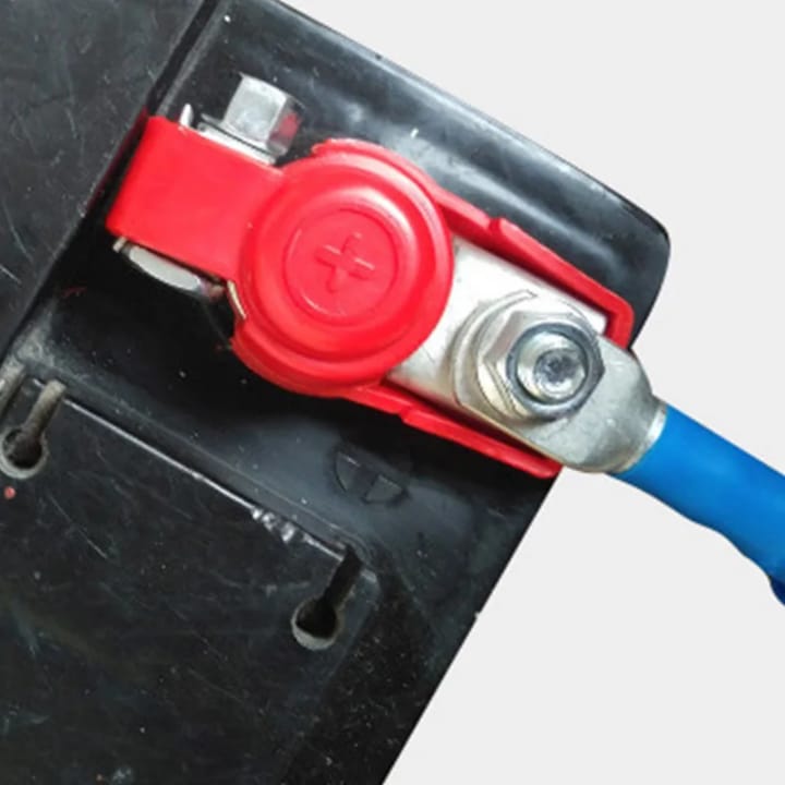 مربط بطارية مع كفر بلاستيك